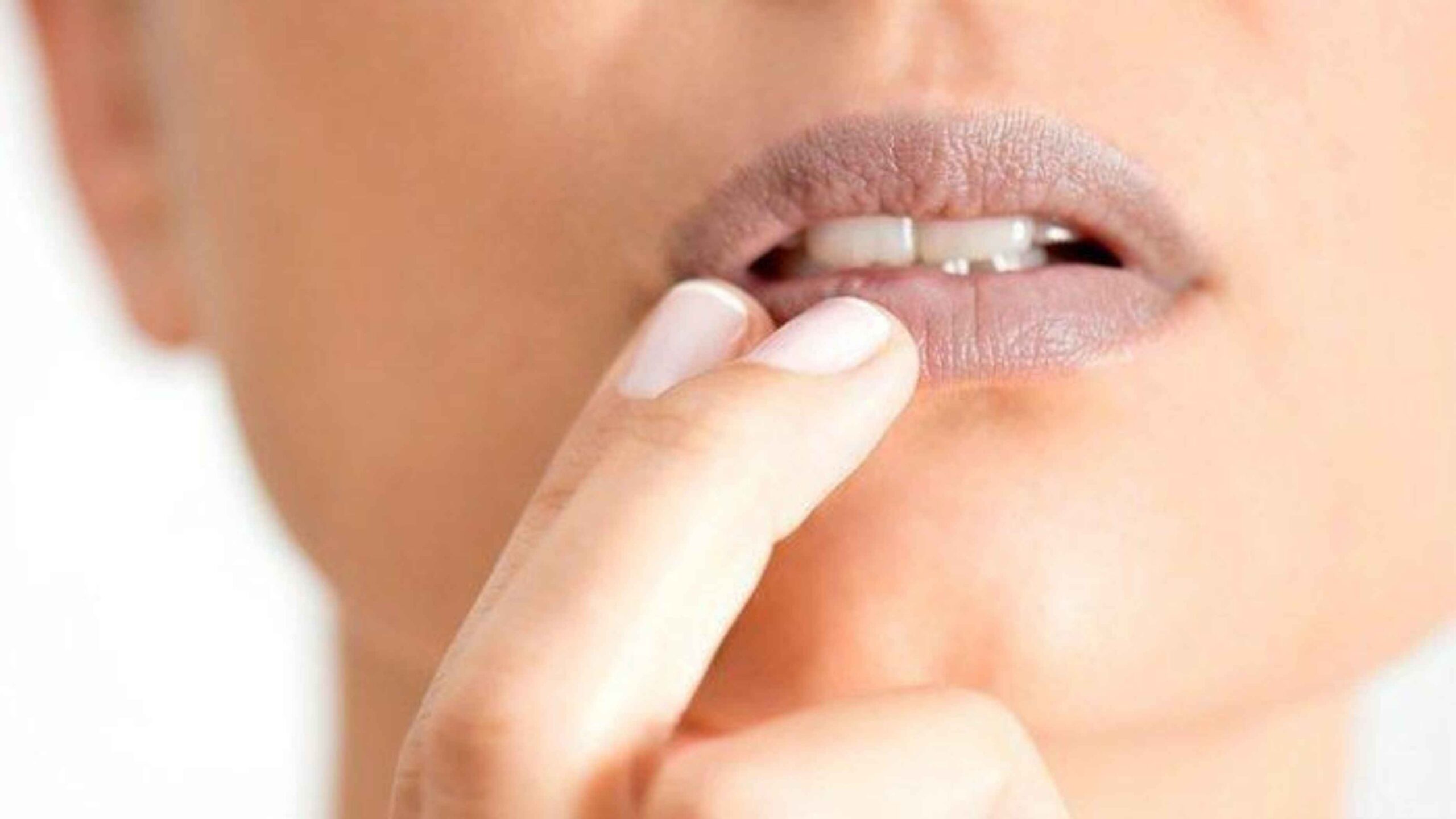 Bibir Hitam Bikin Nggak Pede? Coba 5 Cara Ini, Hasilnya Bikin Kaget!