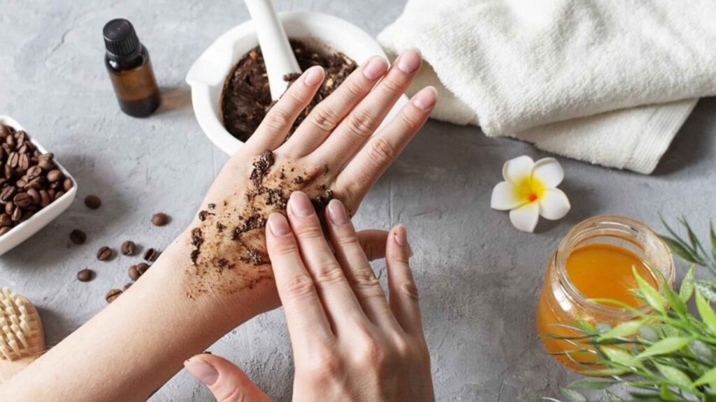 Cantik Alami Tanpa Ribet: Trik Tradisional dari Perempuan Indonesia yang Wajib Kamu Coba