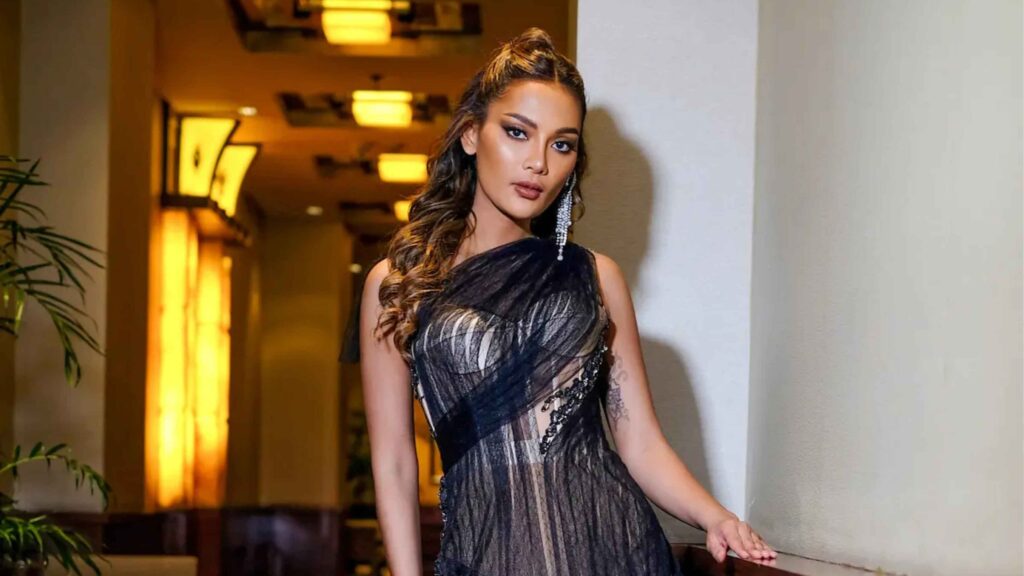 Erika Carlina Buktikan Gaya Bold Bisa Tetap Keren dan Klasy