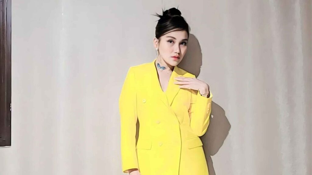 Gaya Ayu Ting Ting Terbongkar! Ini 5 Item Fashion yang Jadi Cirinya