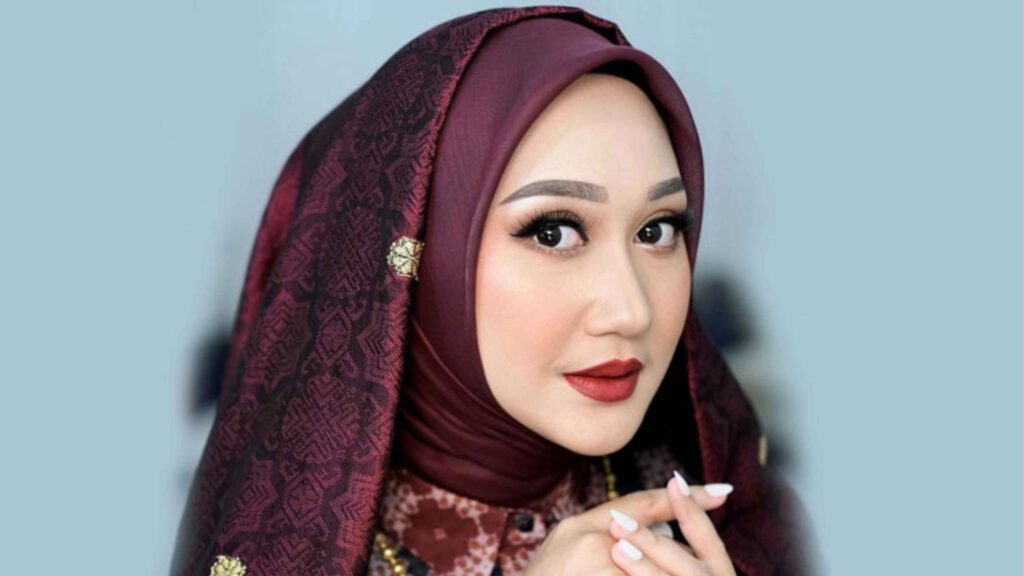 Hijab dalam Sentuhan Seni: Desainer Indonesia dan Ragam Karyanya