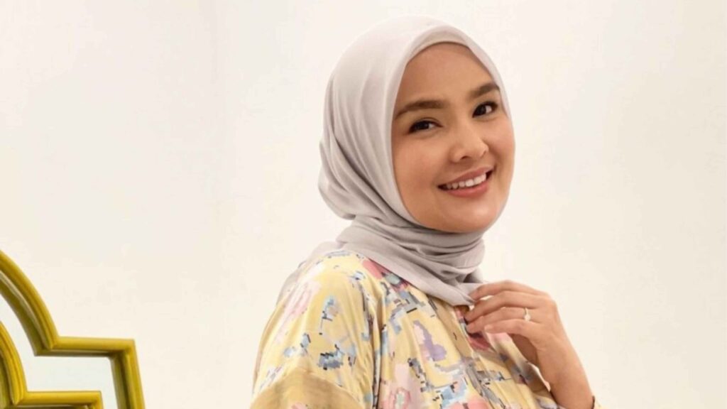 Hijab dalam Sentuhan Seni: Desainer Indonesia dan Ragam Karyanya