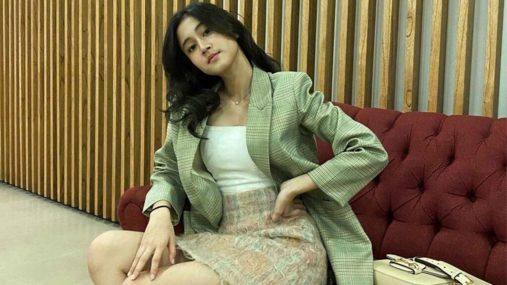 Keisya Levronka Tampil Kalem tapi Tetap Fashionable, Ini Rahasianya!