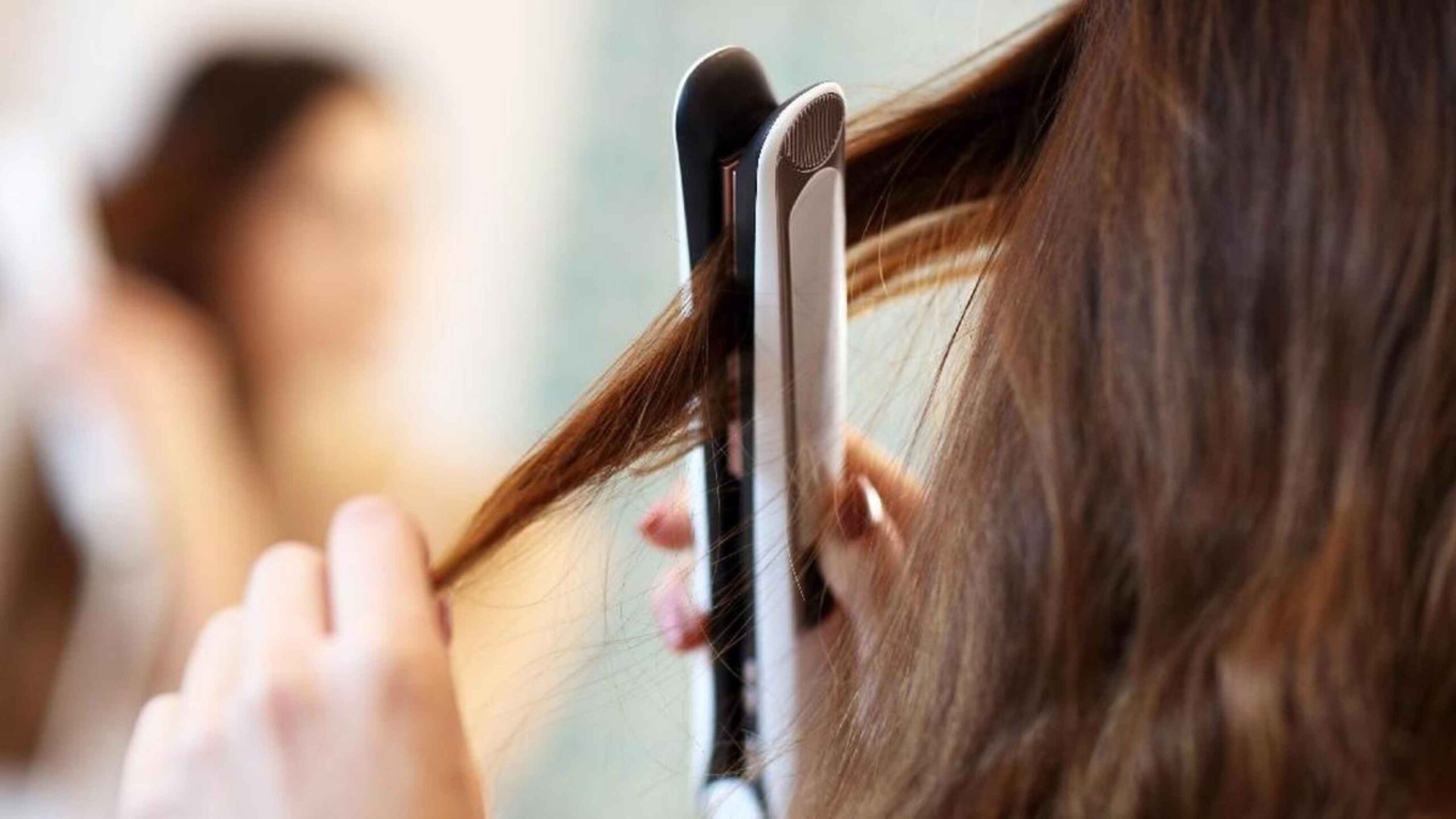 Perbedaan Rambut Rusak karena Pewarnaan vs Alat Styling, Kenali Sebelum Terlambat!