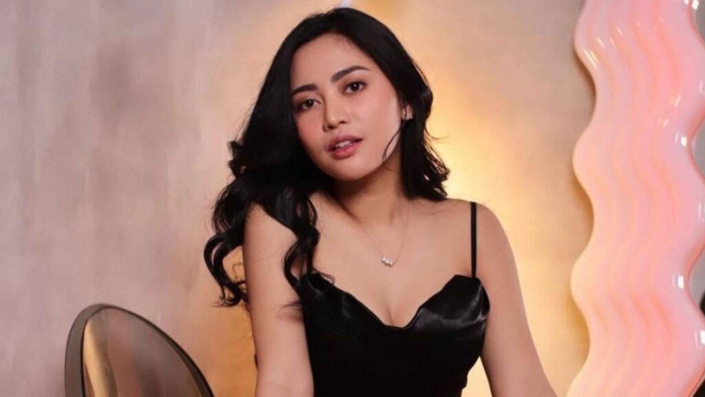 Rachel Vennya Tampil Kasual, Tapi Detail Outfitnya Gak Main-Main!
