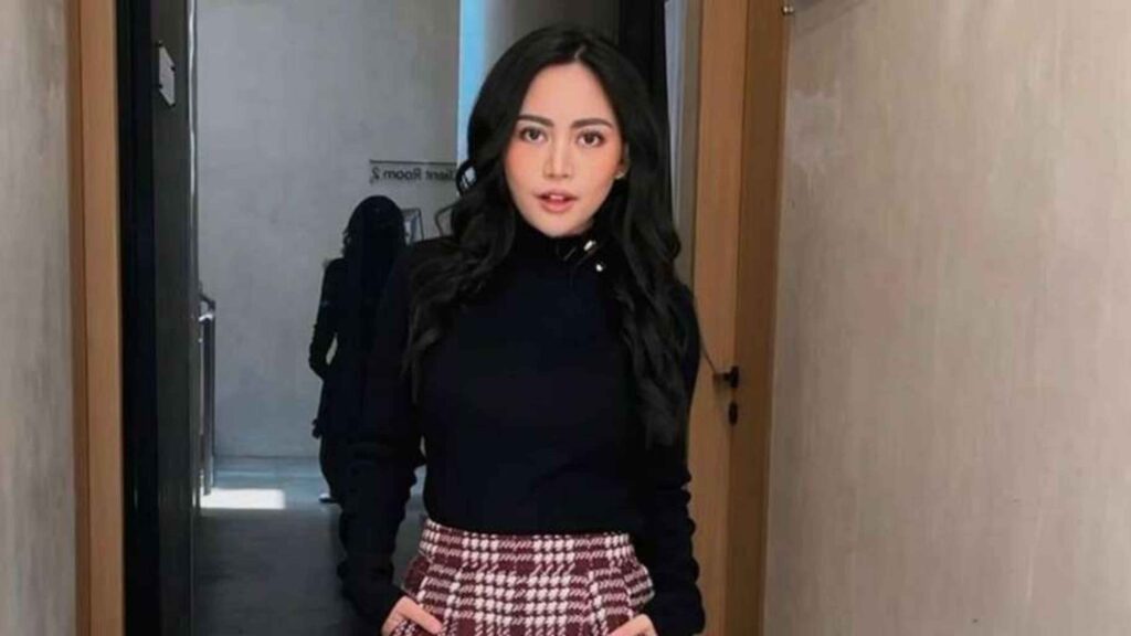 Rachel Vennya Tampil Kasual, Tapi Detail Outfitnya Gak Main-Main!