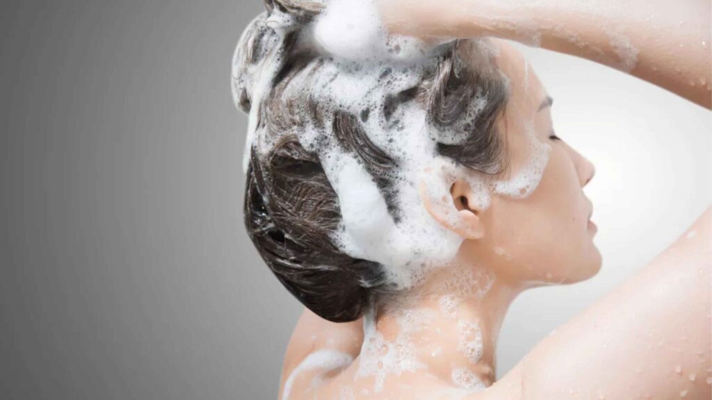 Rambut Berminyak Setelah Keramas? Ini 5 Kesalahan Umum yang Sering Terjadi