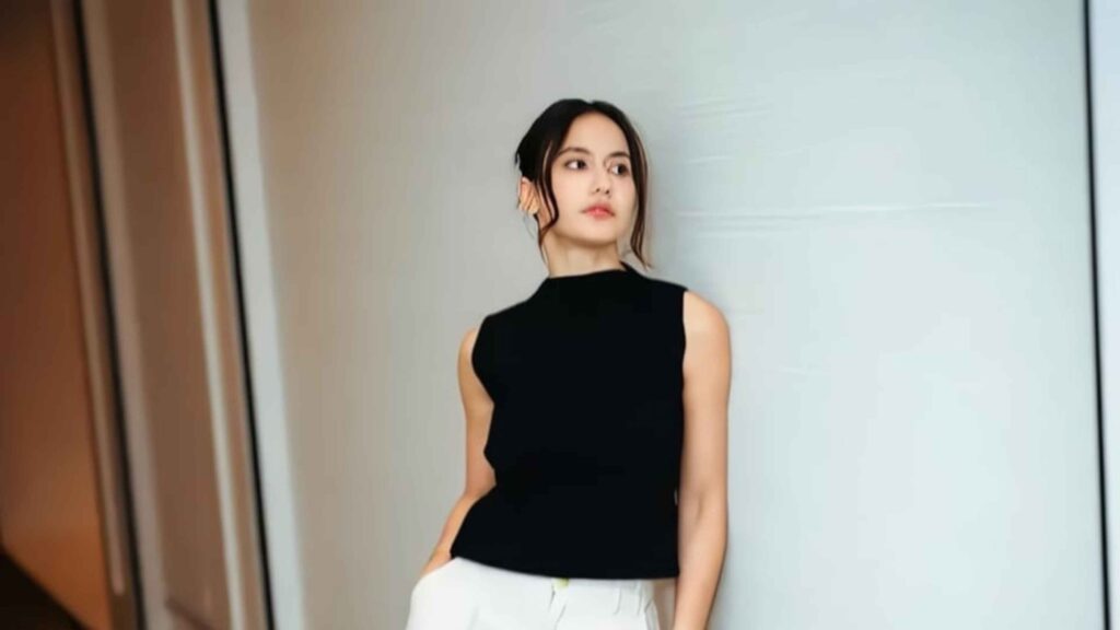 Outfit Ngantor Pevita Pearce